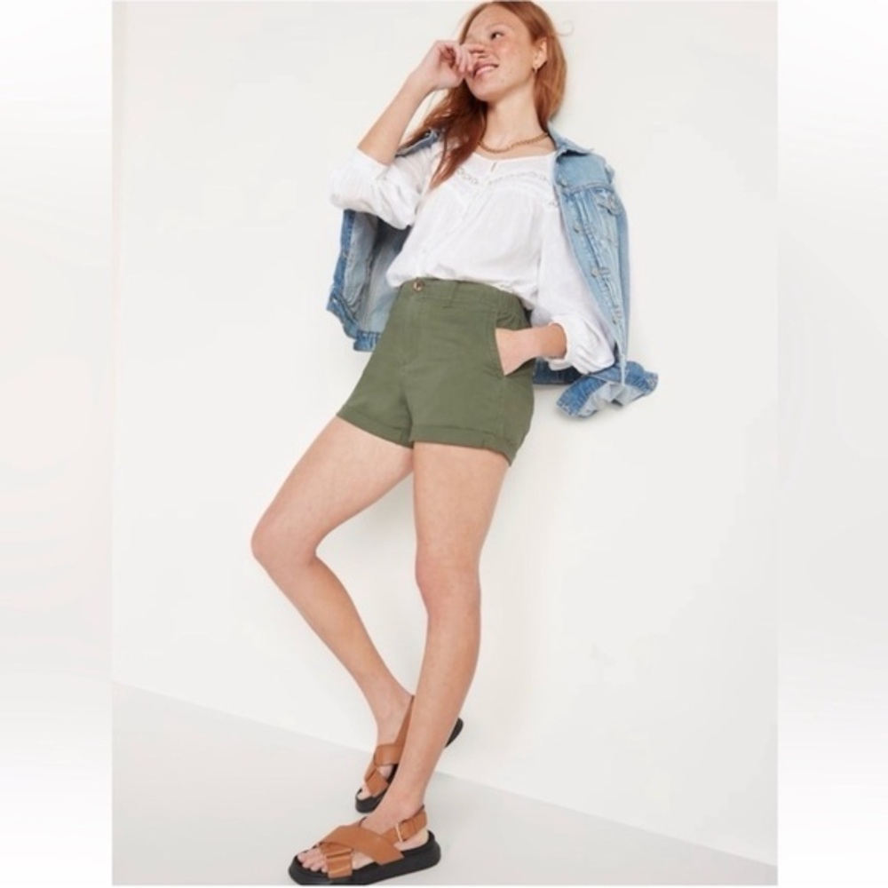 Old Navy Olive Green Chino Shorts Size 4  Classic Casual Summer Khaki Shorts